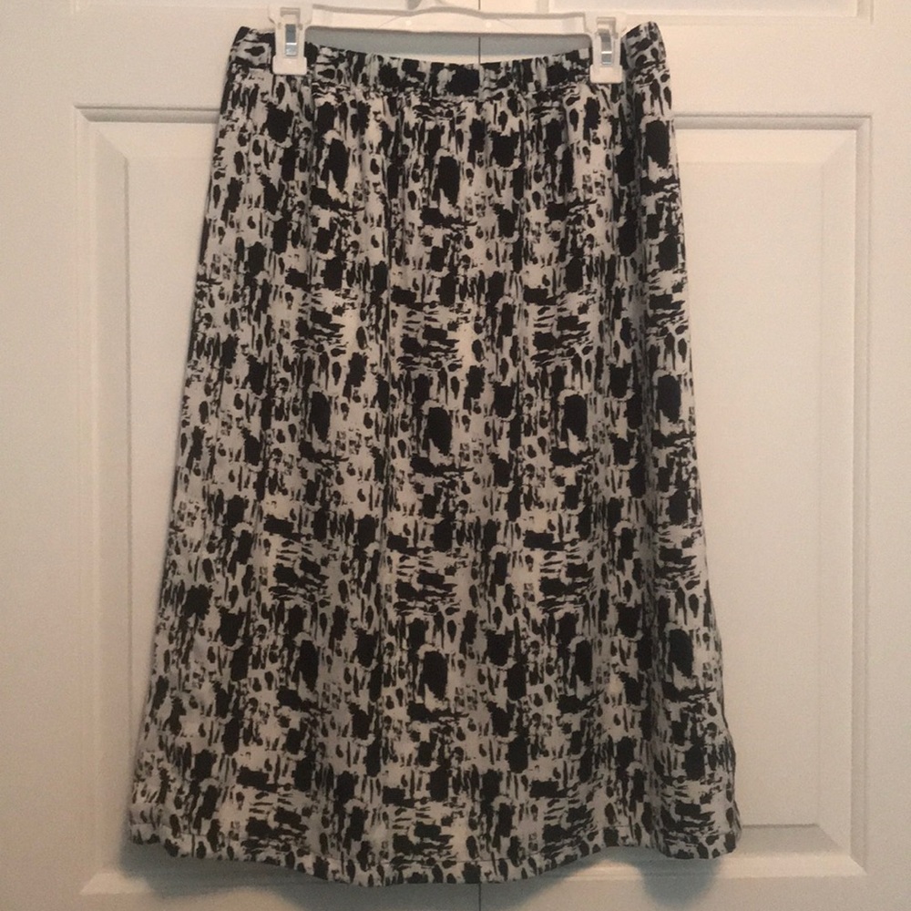 GAP knee length skirt - black and white